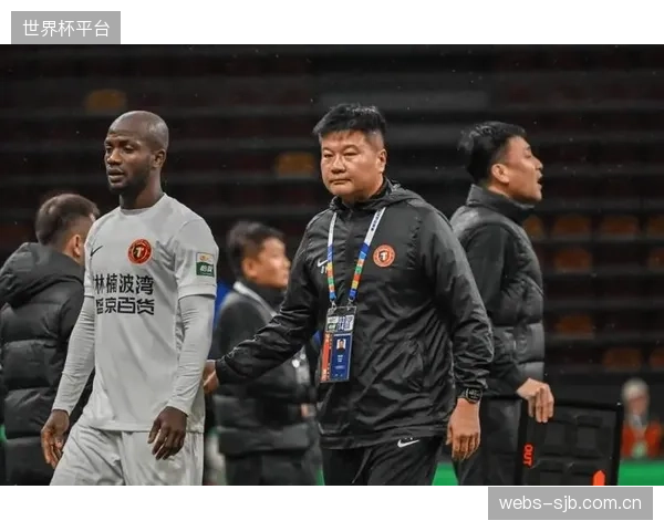 升班马辽宁铁人遭遇赛季最长连败,防守端持续低迷。 升班马辽宁铁人遭遇赛季最长连败,防守端持续低迷。